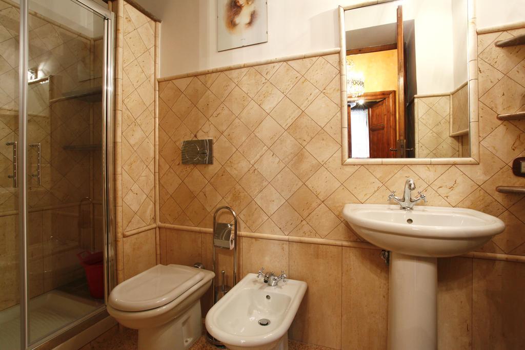 Casa Vacanza Colosseo Ρώμη Δωμάτιο φωτογραφία